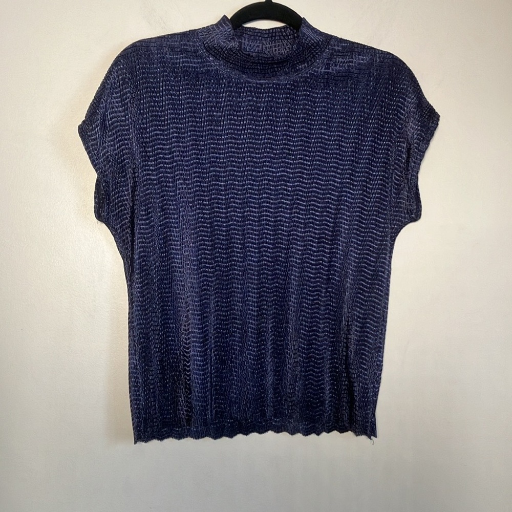 Crinkle textured top lightweight Y2K vintage blue